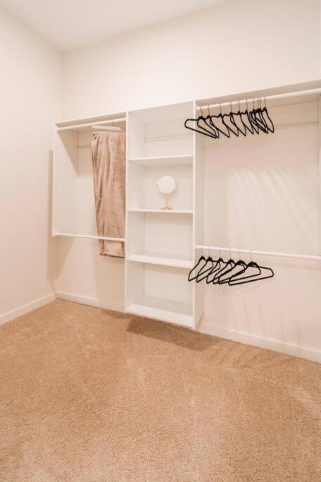 Charming Cozy Apartment With Wi-Fi & Free Parking 夏洛特 外观 照片