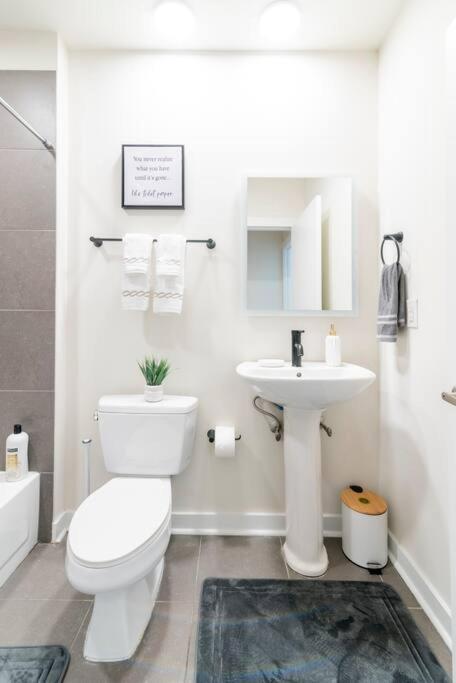 Charming Cozy Apartment With Wi-Fi & Free Parking 夏洛特 外观 照片
