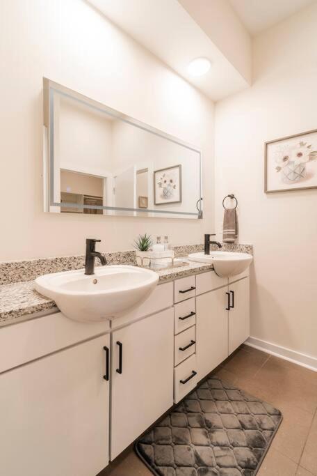 Charming Cozy Apartment With Wi-Fi & Free Parking 夏洛特 外观 照片