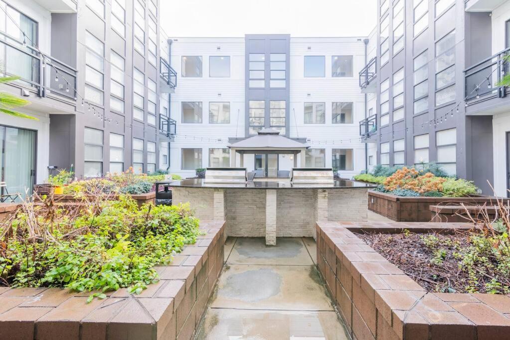 Charming Cozy Apartment With Wi-Fi & Free Parking 夏洛特 外观 照片